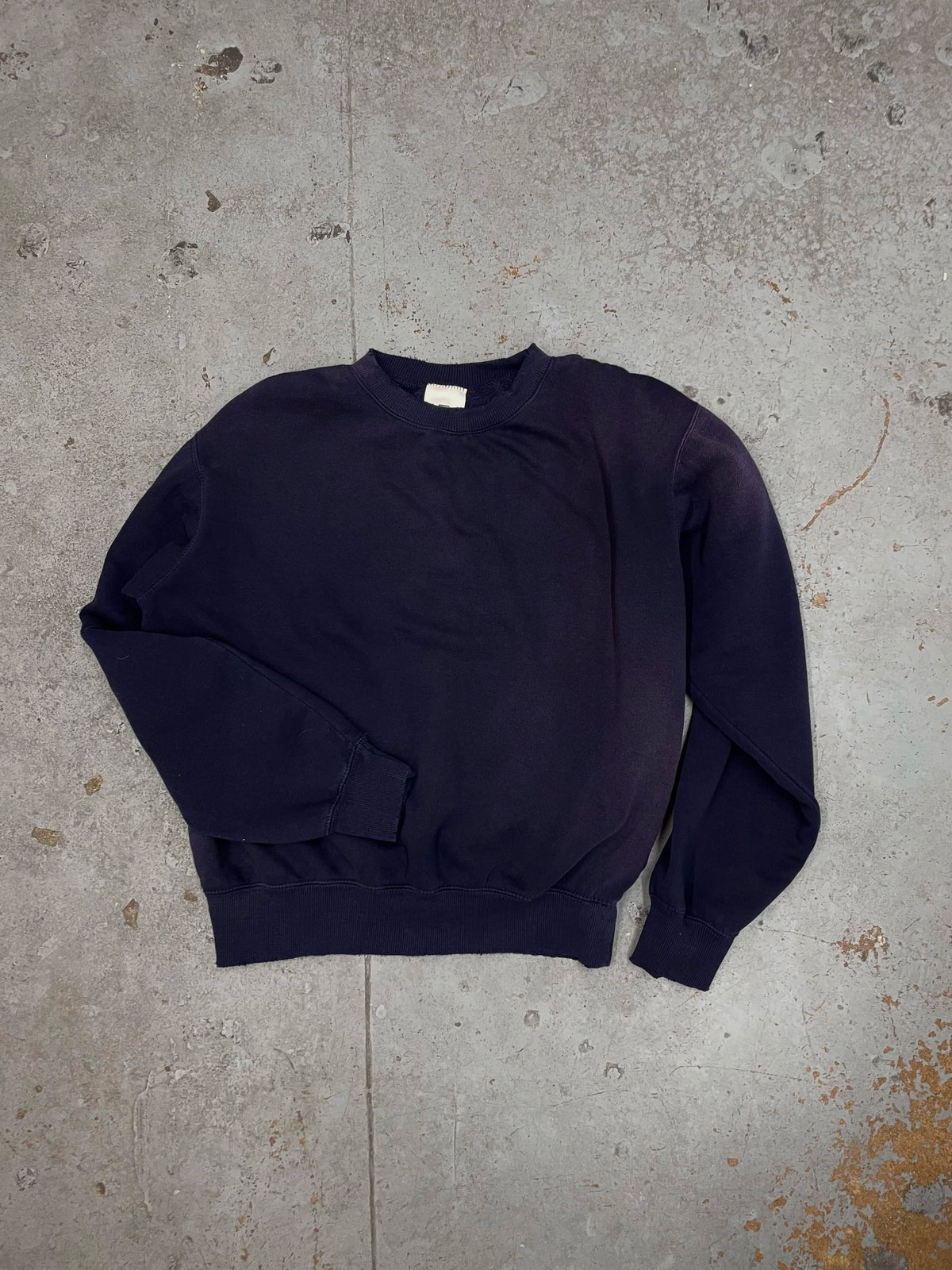 Classic crewneck / aged dark indigo