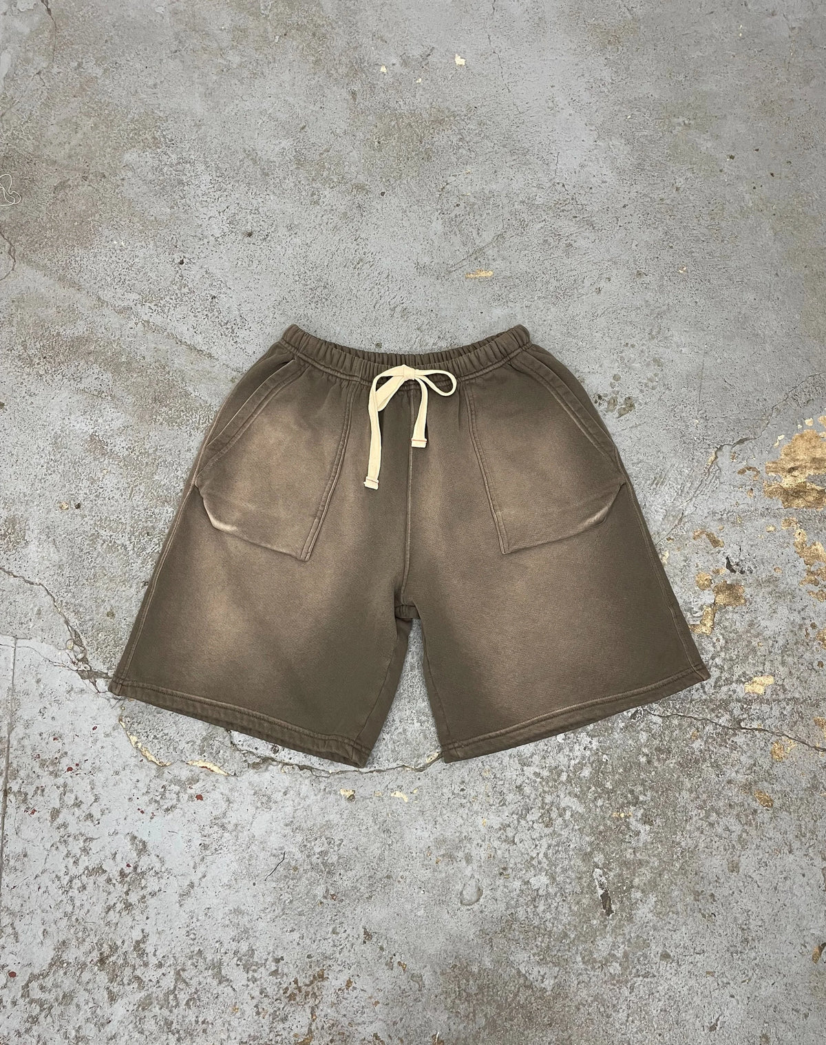 Mooji bermuda shorts aged stone grey