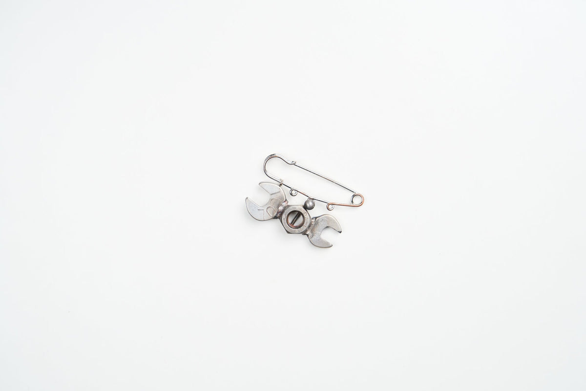 12. DEAN EDMONDS 4 GOTTLOB BROOCH