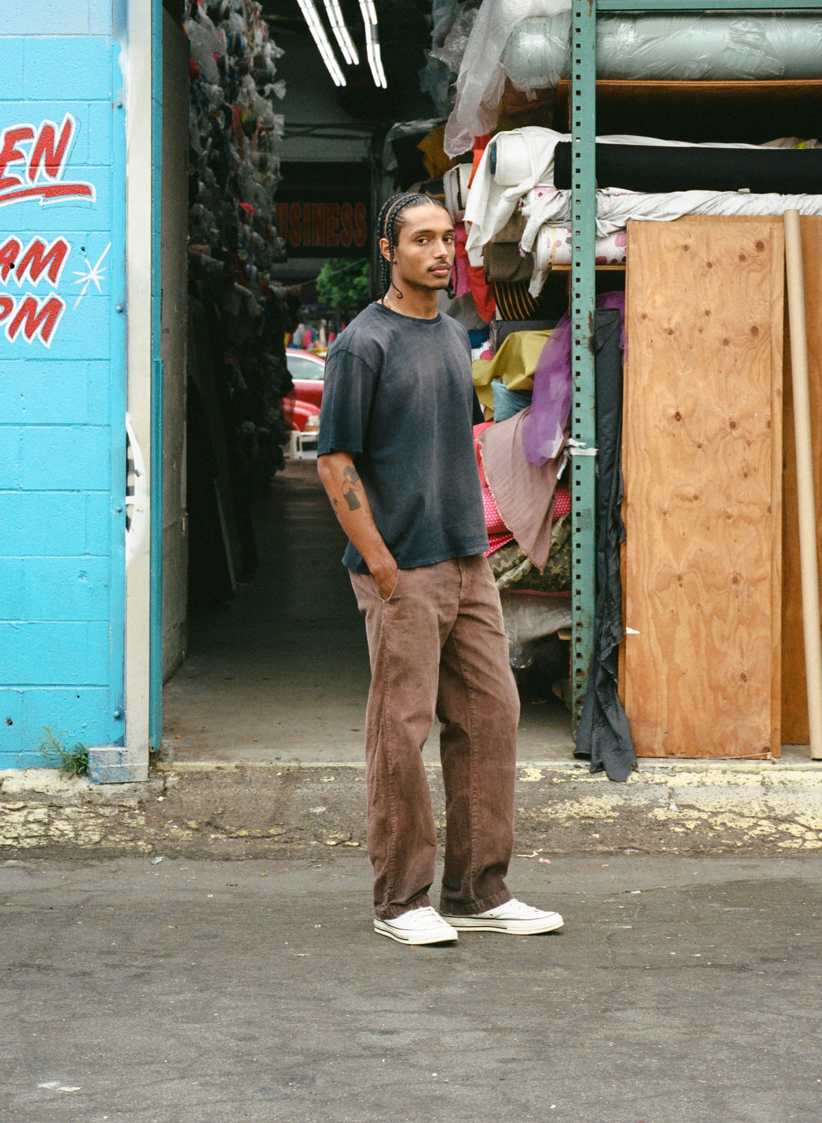 Mooji corduroy pants aged brown