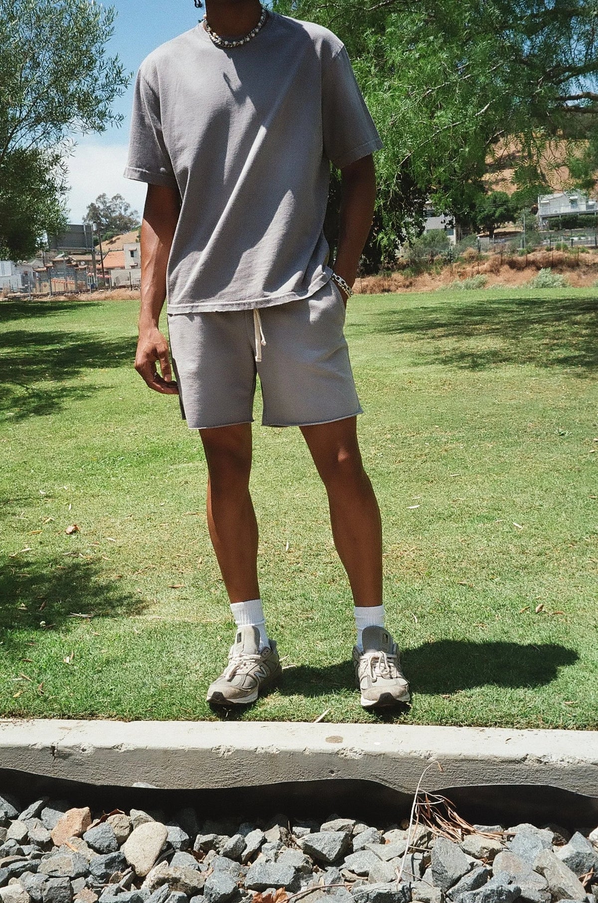 Mooji sweat shorts in aged taupe grey