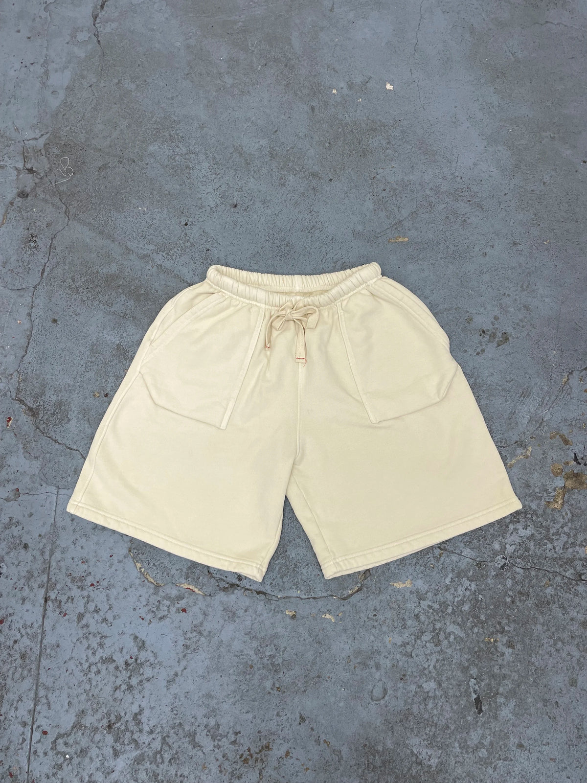 Mooji bermuda shorts aged cream