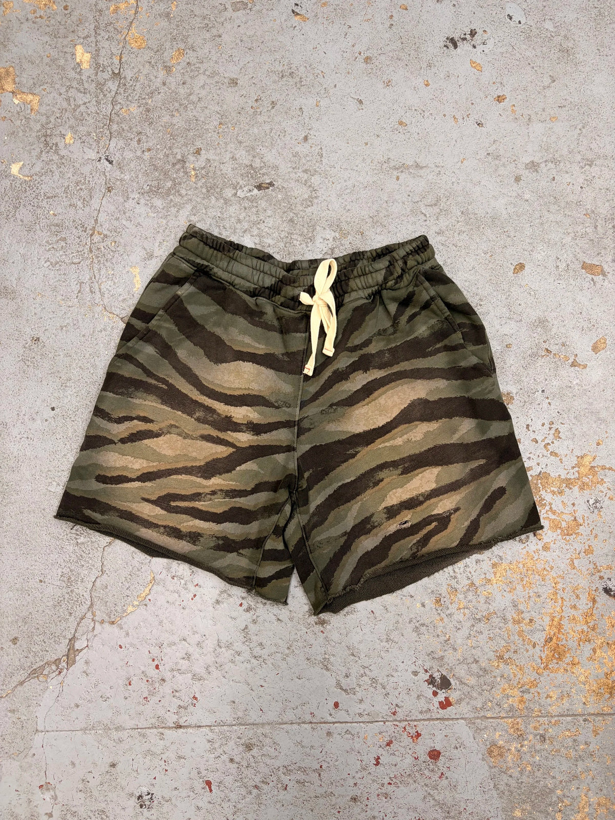 Tiger shorts aged green