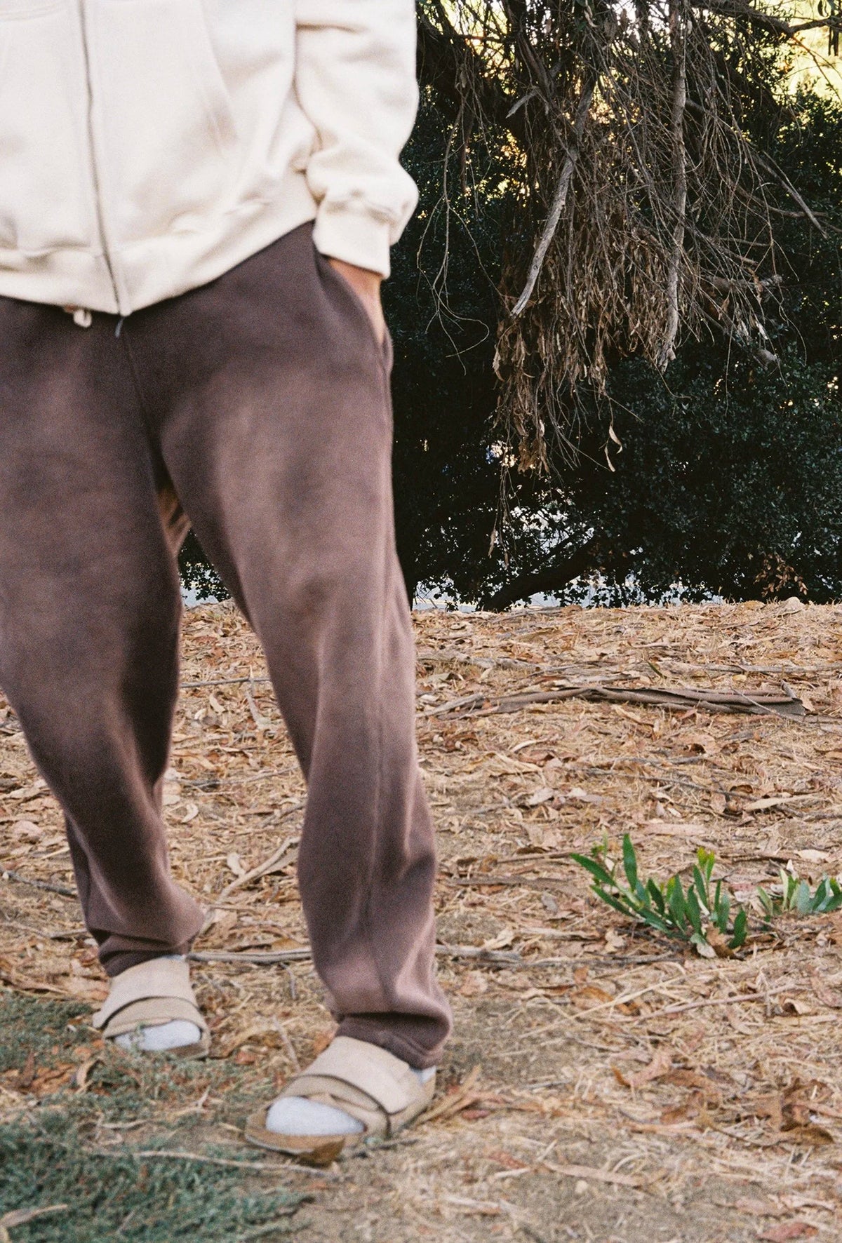 Mooji sweats 02 / aged dark brown